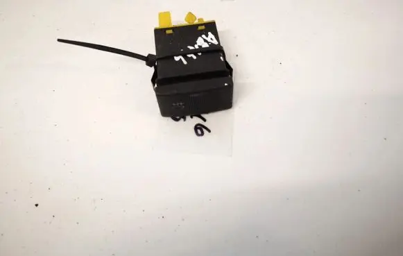 Fog light switch