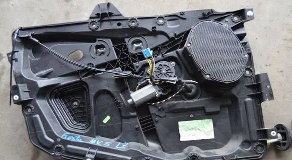 Ford Fiesta Front door window regulator with motor M2S61 A203A29ADM 58301J