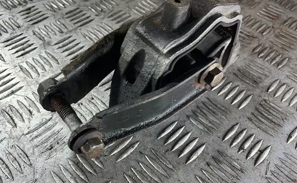 Volvo XC60 Engine mount bracket 30748173