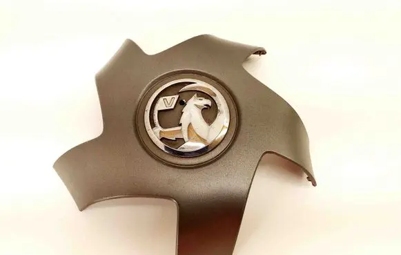Opel Astra J R20 wheel hub/cap/trim 13361801 13361802