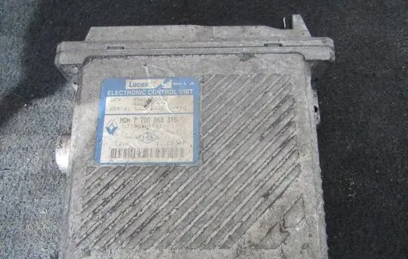 Renault Scenic I Engine control unit/module hom7700868315 7700105591
