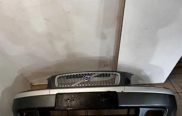 Volvo V70 Front bumper 09484239