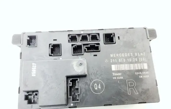 Mercedes-Benz E W211 Door control unit/module 2118701026 F514775