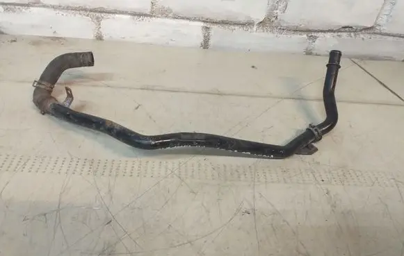 Volkswagen PASSAT B6 Engine coolant pipe/hose