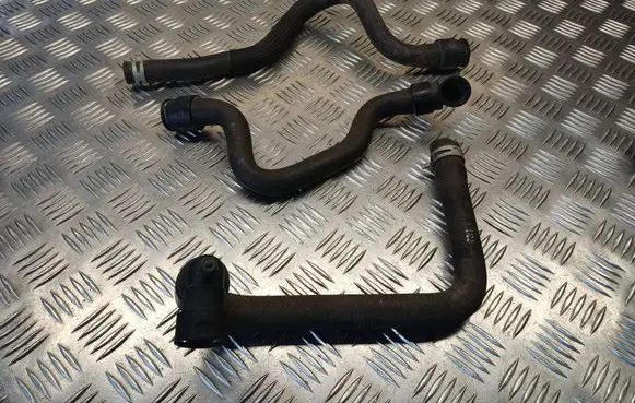 Engine coolant pipe/hose