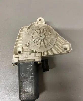 Mercedes-Benz A W169 Front door window regulator motor A1698201542 06124606 996138101