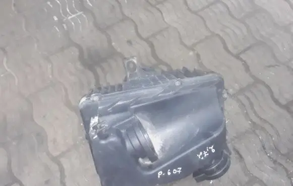 Peugeot 607 Air filter box 9648724680
