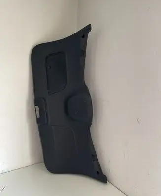 Renault Clio III Tailgate trim 8200293811