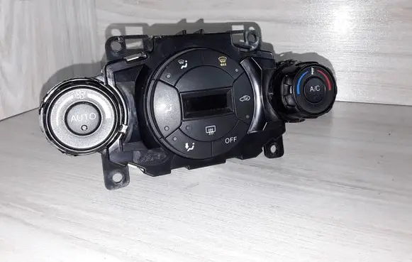 Ford Fiesta Climate control unit 8A6T18C612