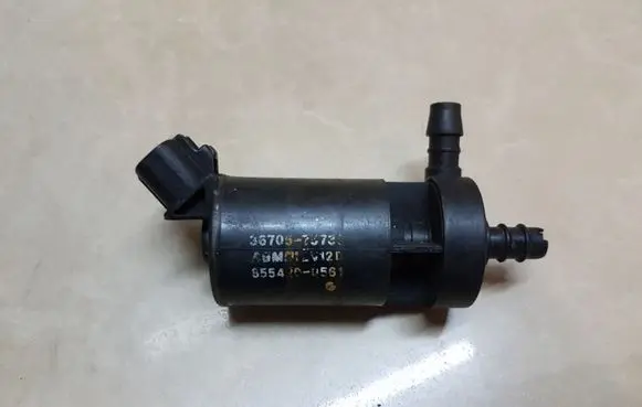 Toyota RAV 4 (XA20) Windscreen/windshield washer pump 3670575730