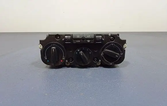 Volkswagen PASSAT B6 Climate control unit