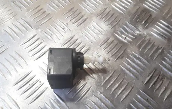 Opel Zafira B Headlight level adjustment motor 00883000