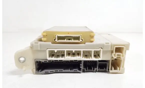 Lexus GS 300 350 430 450H Fuse module 82730-30322