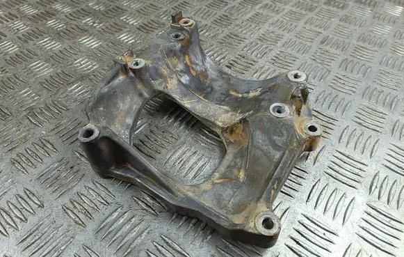 Honda CR-V A/C compressor mount bracket 