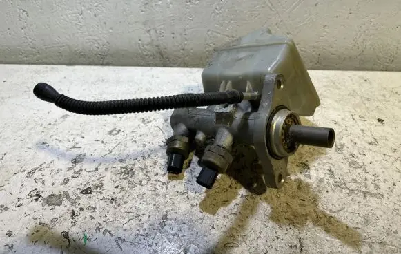 Brake fluid reservoir