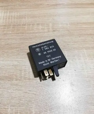 BMW 3 E36 Other relay 1384825
