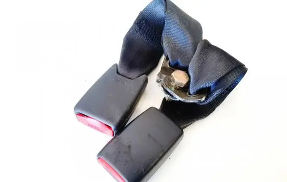 Mazda 626 Rear seatbelt buckle
