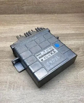 Opel Vectra B Engine control unit/module ECU 90464735 0281001335
