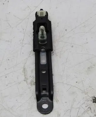 Toyota RAV 4 (XA40) Seat belt adjustment rail 1111
