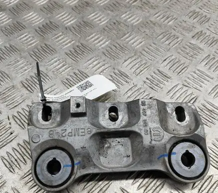 Peugeot 5008 II Engine mounting bracket 9840714680