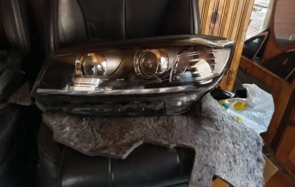 KIA Sorento Headlight/headlamp 92101C5570 L009U5701ZT