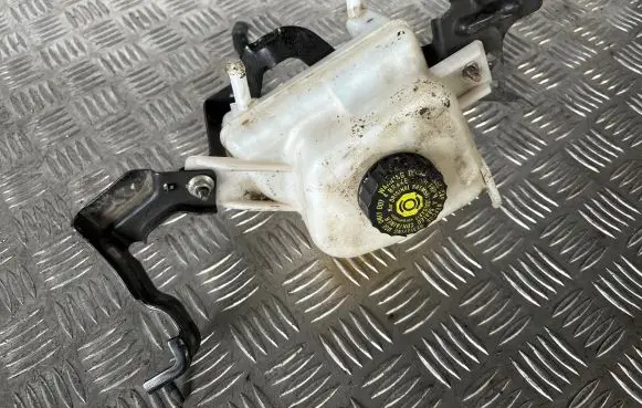 Brake fluid reservoir