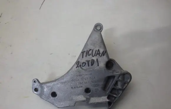 Volkswagen Tiguan Engine mounting bracket 03L199207