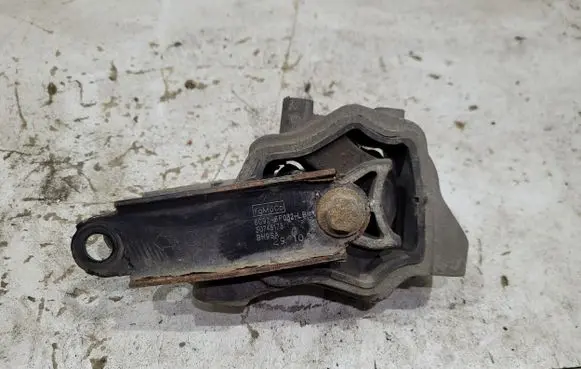 Volvo S60 Engine mount bracket 6G926P082LB