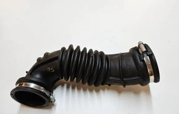 Buick Encore I Air intake hose/pipe 95374554