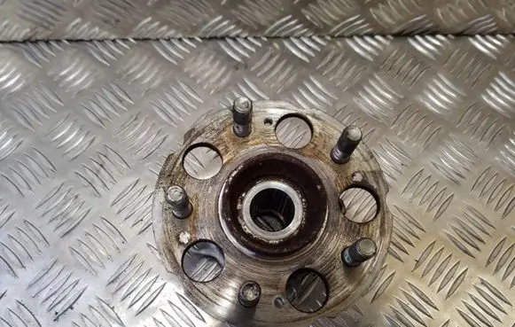 Honda CR-V Rear wheel hub
