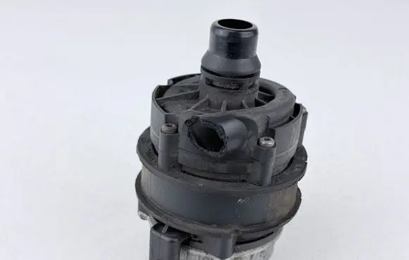 BMW 1 F20 F21 Electric auxiliary coolant/water pump 8637953