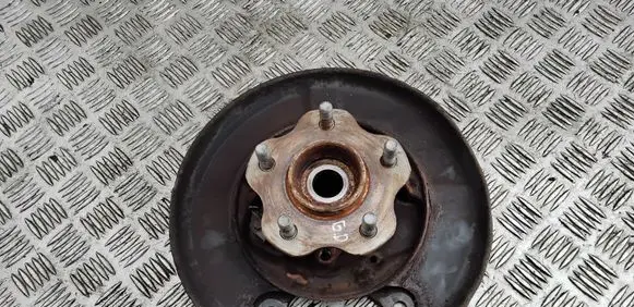 Rear wheel hub