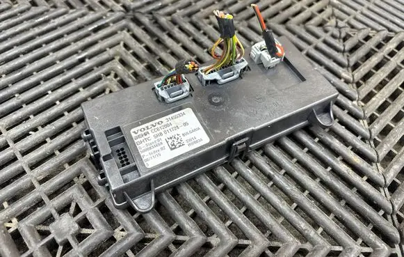 Volvo XC90 Fan control module 31455334