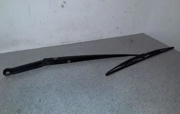 BMW 3 E46 Front wiper blade arm 61618225998 8225998
