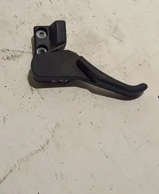 Volkswagen PASSAT B5 Engine bonnet (hood) release handle 3B1823533