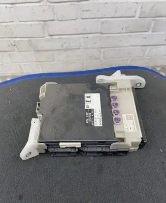 Toyota Prius (XW50) Fuse module 8922147440 8273047530