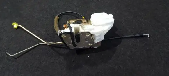 Mitsubishi Pajero Front door lock