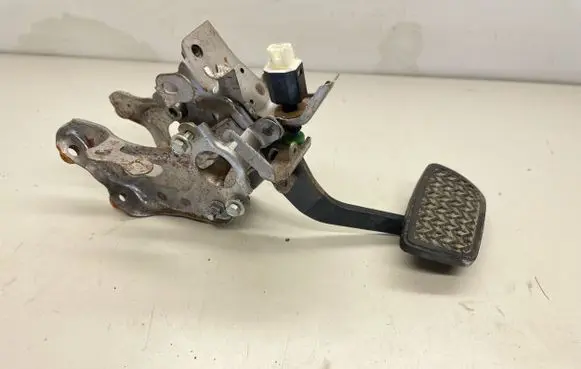 Lexus ES 300h (6th Gen) Brake pedal 4711033471