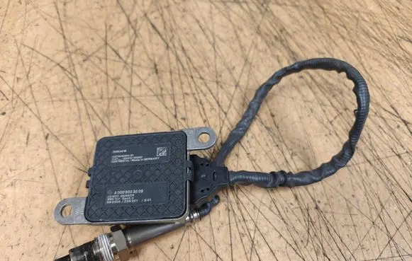 Mercedes-Benz Sprinter W907 W910 Lambda probe sensor A0009053009