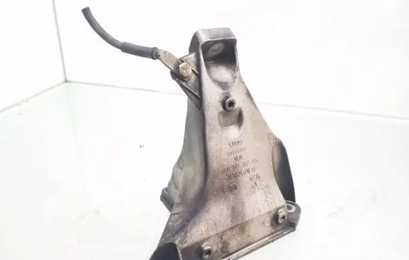 Volkswagen PASSAT B5.5 Engine mounting bracket 8D0199308AG