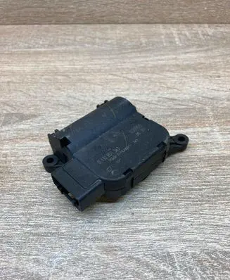 Volkswagen Golf Plus Air flap motor/actuator 0132801363 1168802872