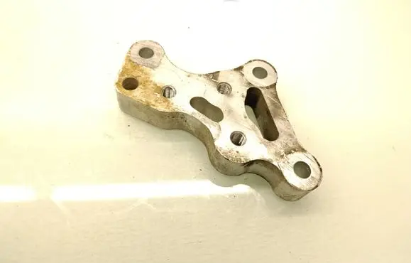 Gearbox mounting bracket