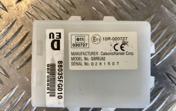 Subaru Legacy Door central lock control unit/module 88035FG010 96F06681