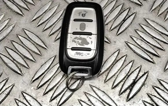 Chrysler Pacifica Ignition key/card 
