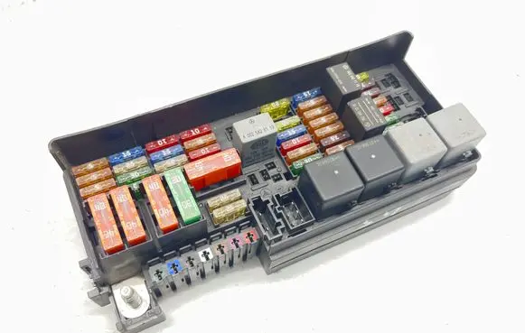 Mercedes-Benz ML W164 Fuse module A1645402372