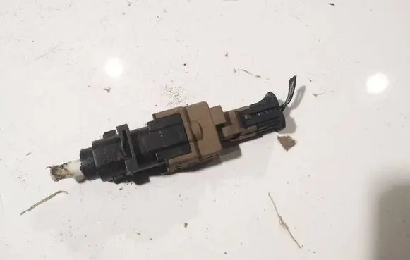 Alfa Romeo 147 Brake pedal sensor switch 46840511