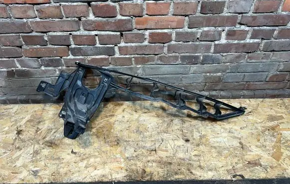 BMW X6 E71 Fender mounting bracket 7157989
