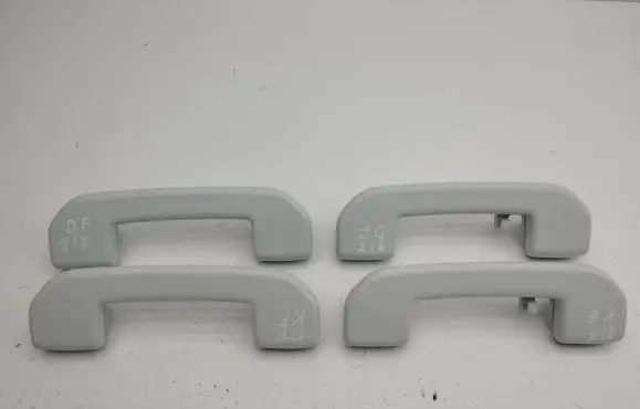 Peugeot 3008 II A set of handles for the ceiling 