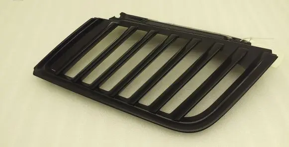 Front bumper upper radiator grill