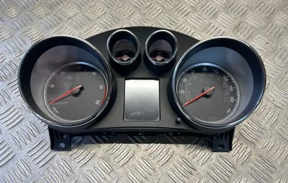 Speedometer (instrument cluster)
